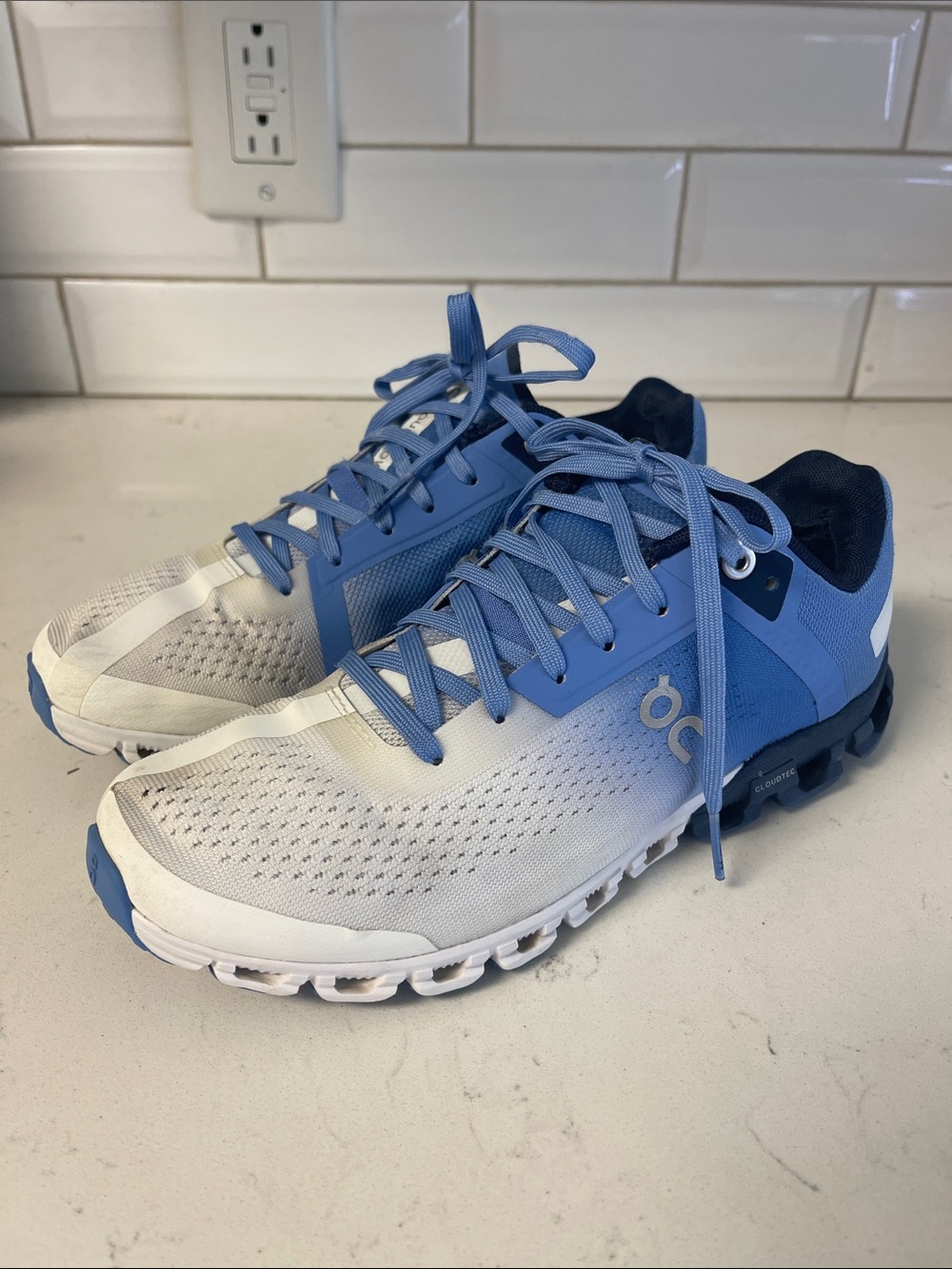 ON RUNNING WOMENS CLOUDFLOW 3 Size 6.5 Marina/White Style #: 35.99233
